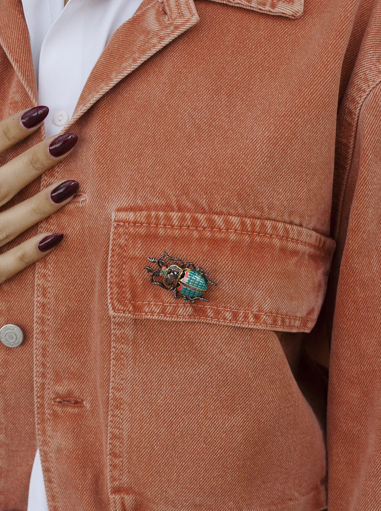 Brooch with zirconias and varnish in beetle shape