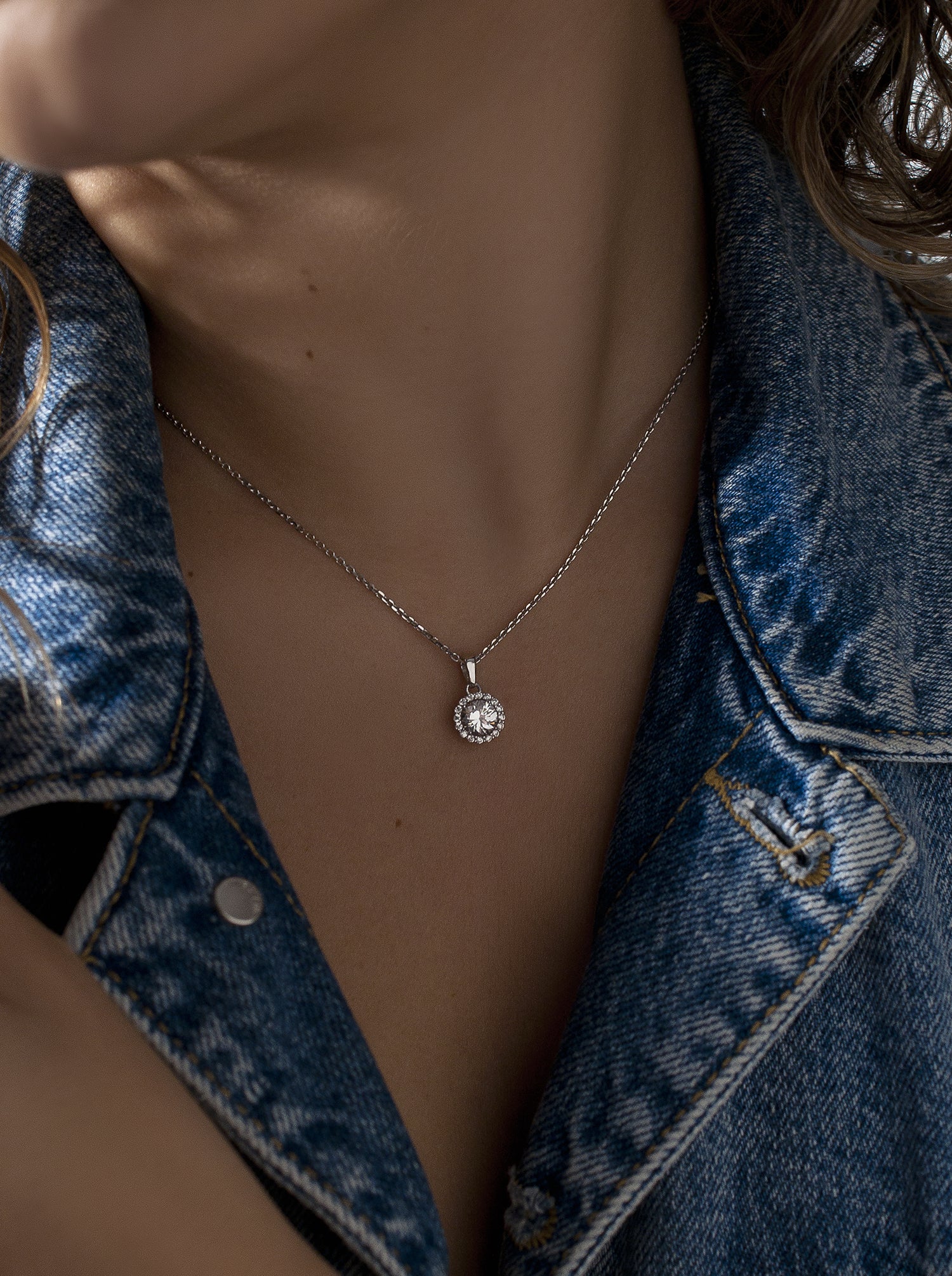 pendentif brillante avec quartz adamantine taille ronde