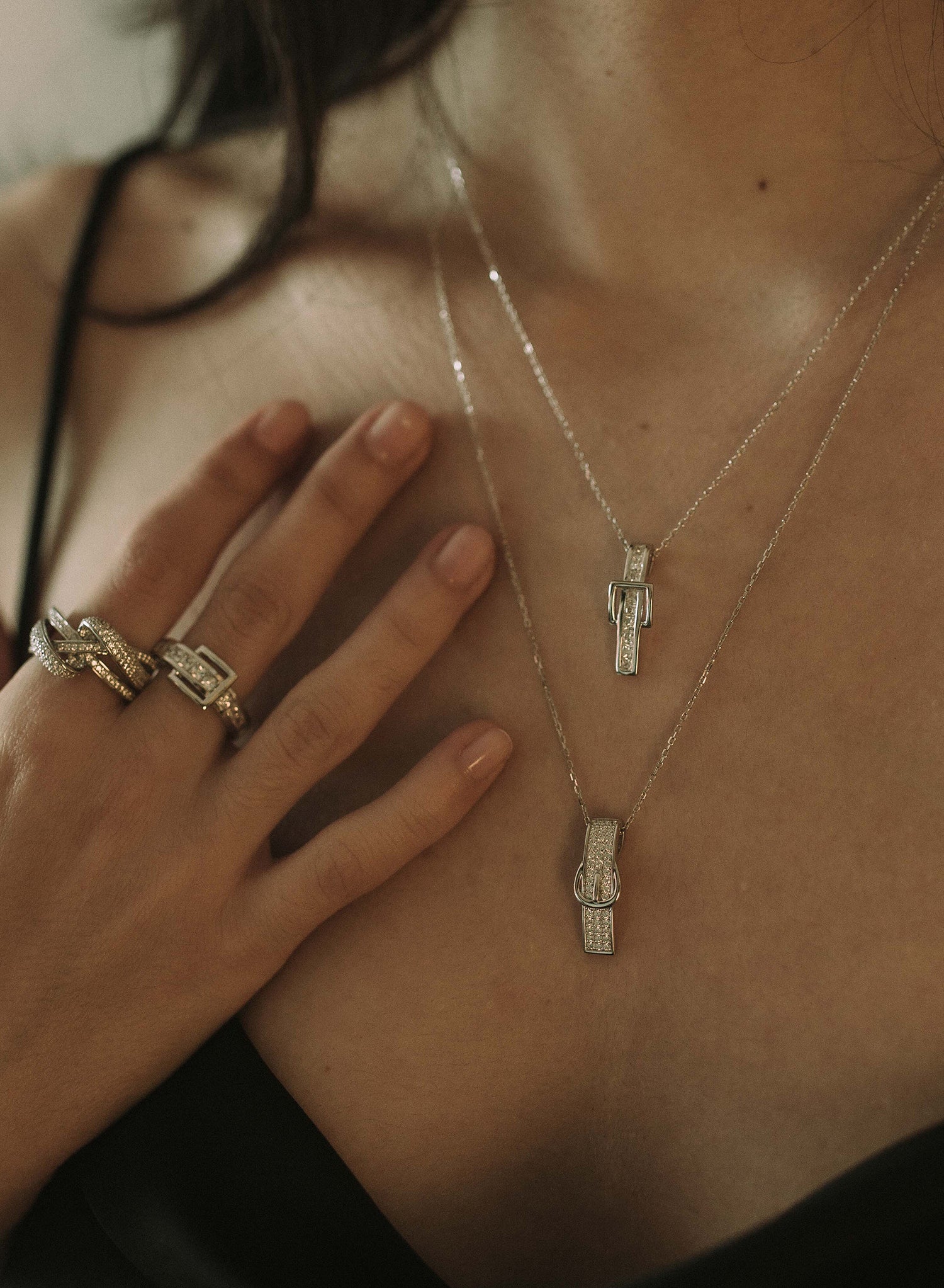 pendentif argent brillante design boucle carrée avec sertissage zirconsLINEARGENT