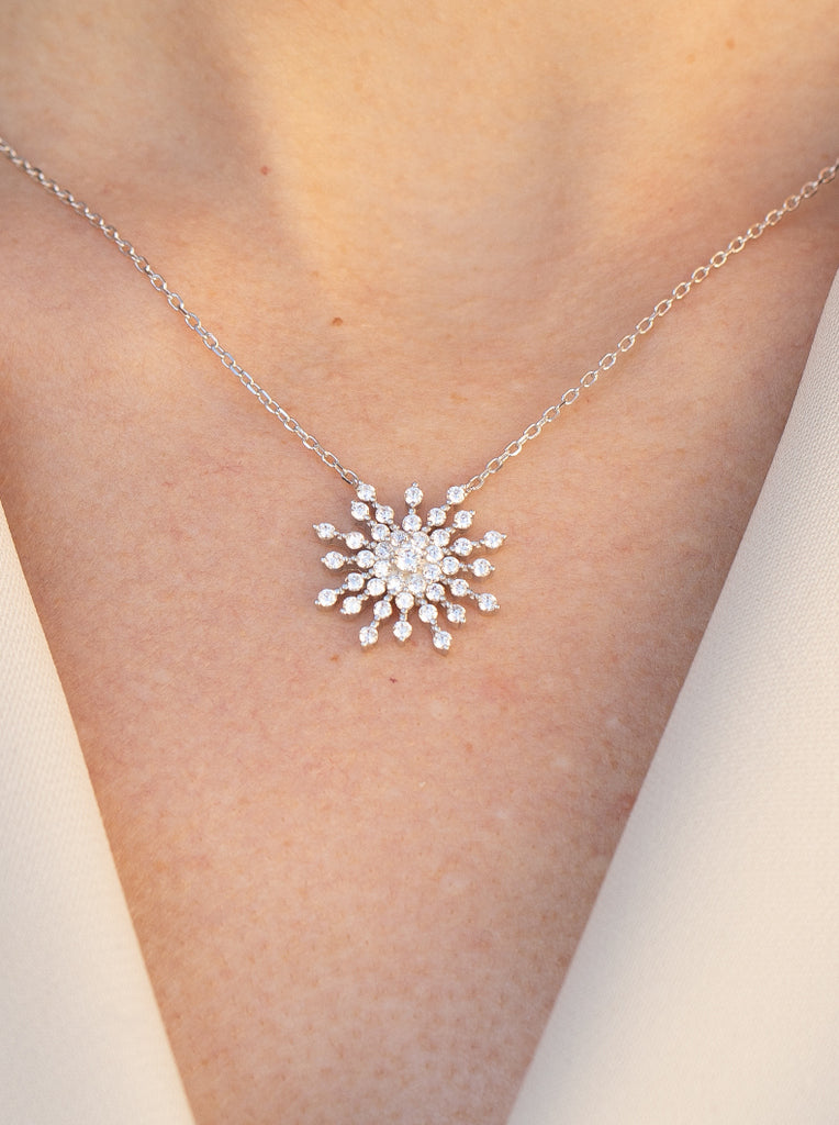 Colgante brillante de plata motivo estrella con circonitas