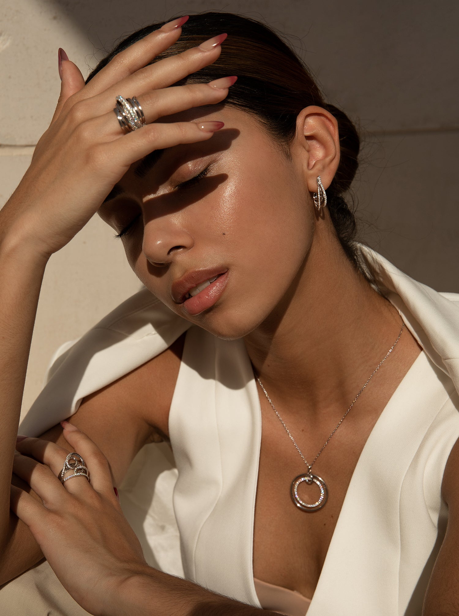 Colgante brillante diseño doble círculo con circonitas