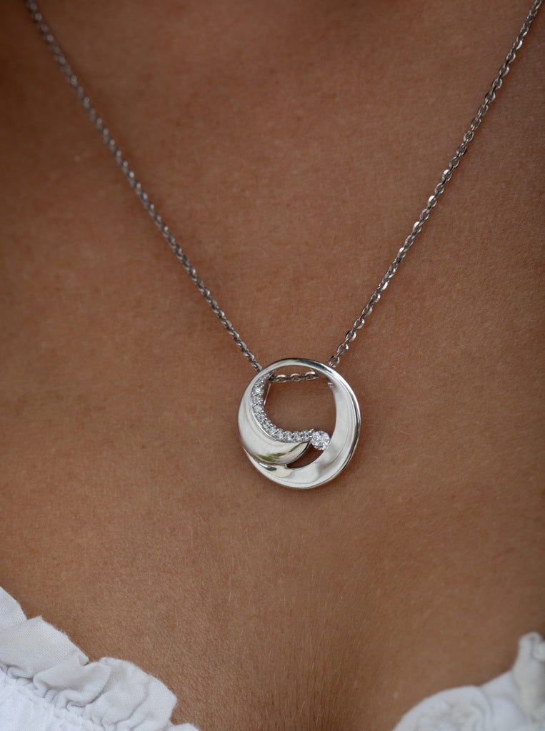 pendentif brillante design coquille de conque de style ovale