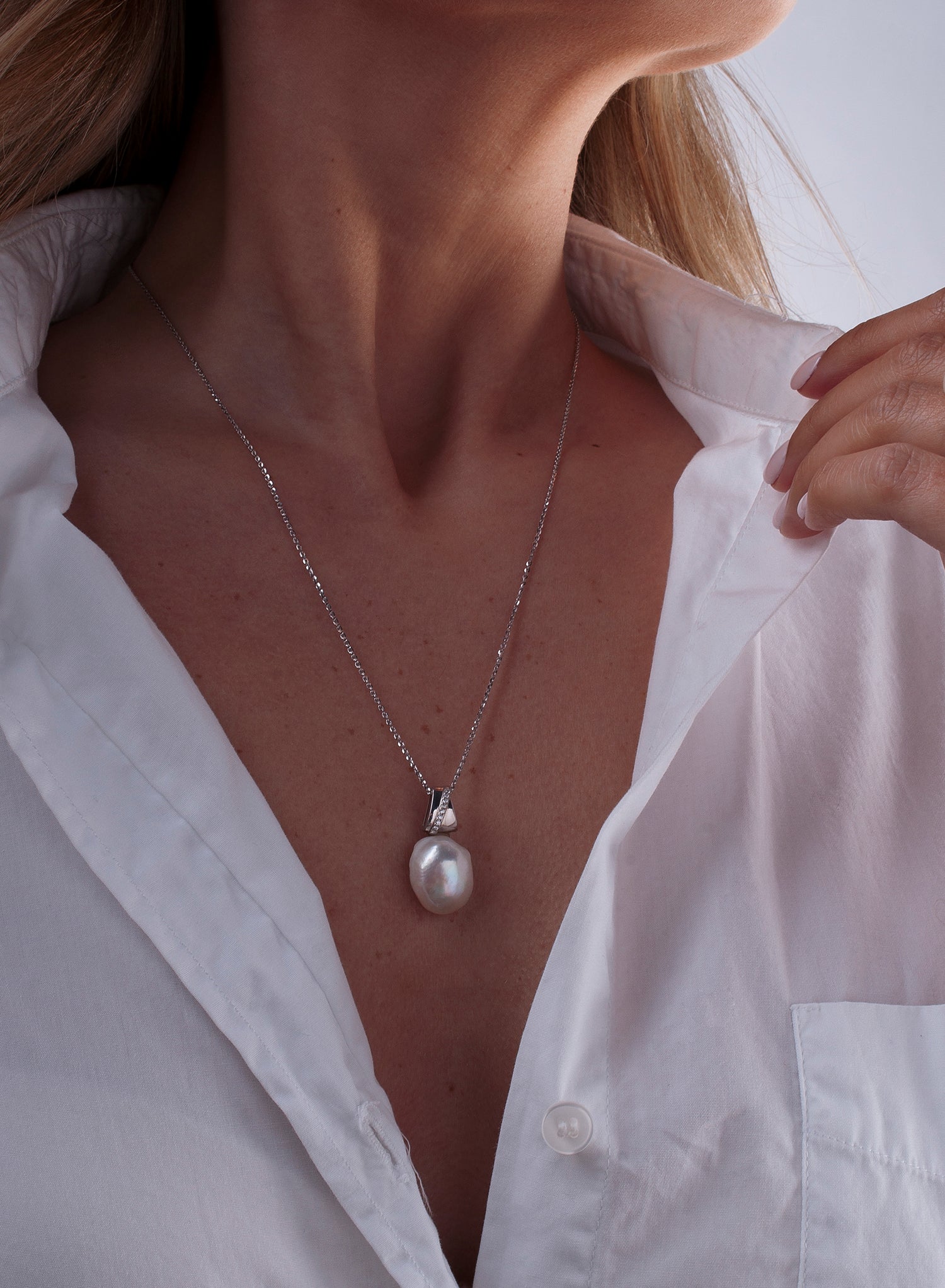 pendant pearls in silver design diagonal of zirconia