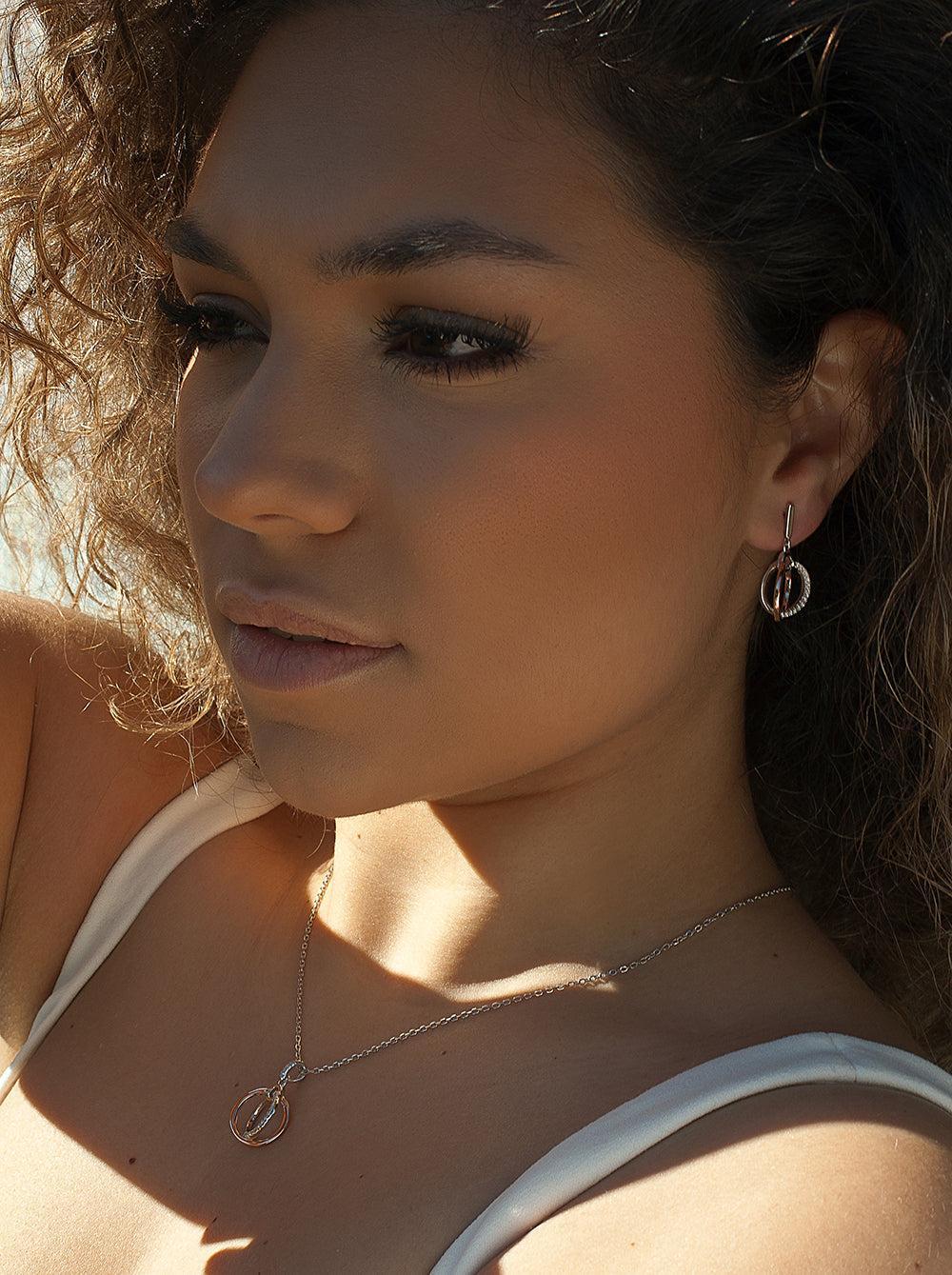 pendentifs bicolore de argent design de double créole et zircon