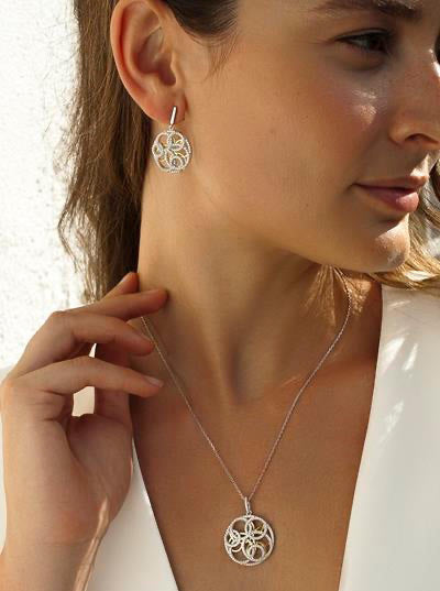 Colgantes bicolor diseño entrelazado con circonitas