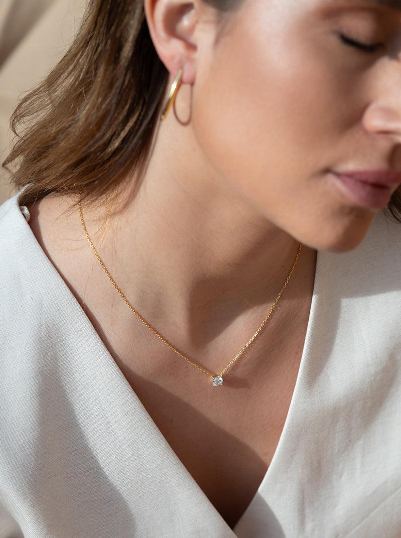 Colgantes pequeños con circonitas bañados en oro-LINEARGENT