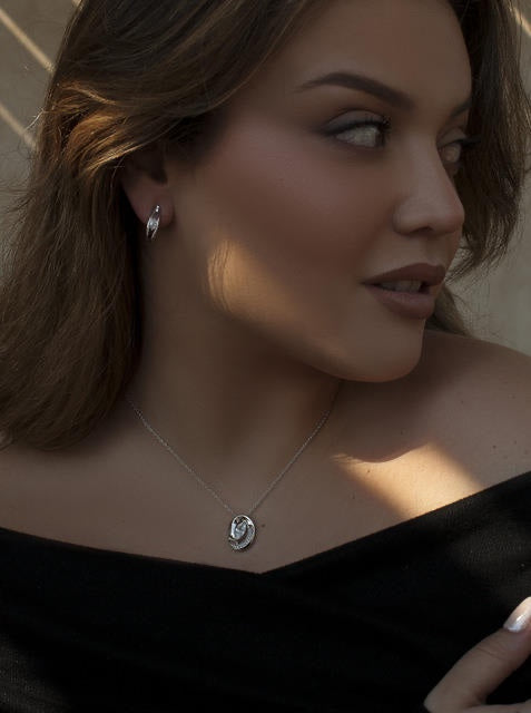 Collar circular de plata con circonita talla marquesa