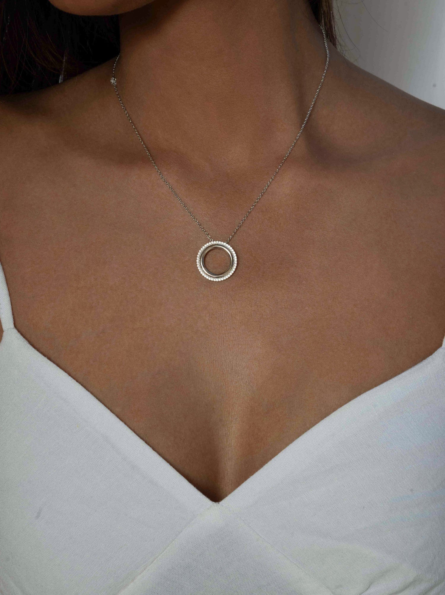 Collar circulo doble con circonitas