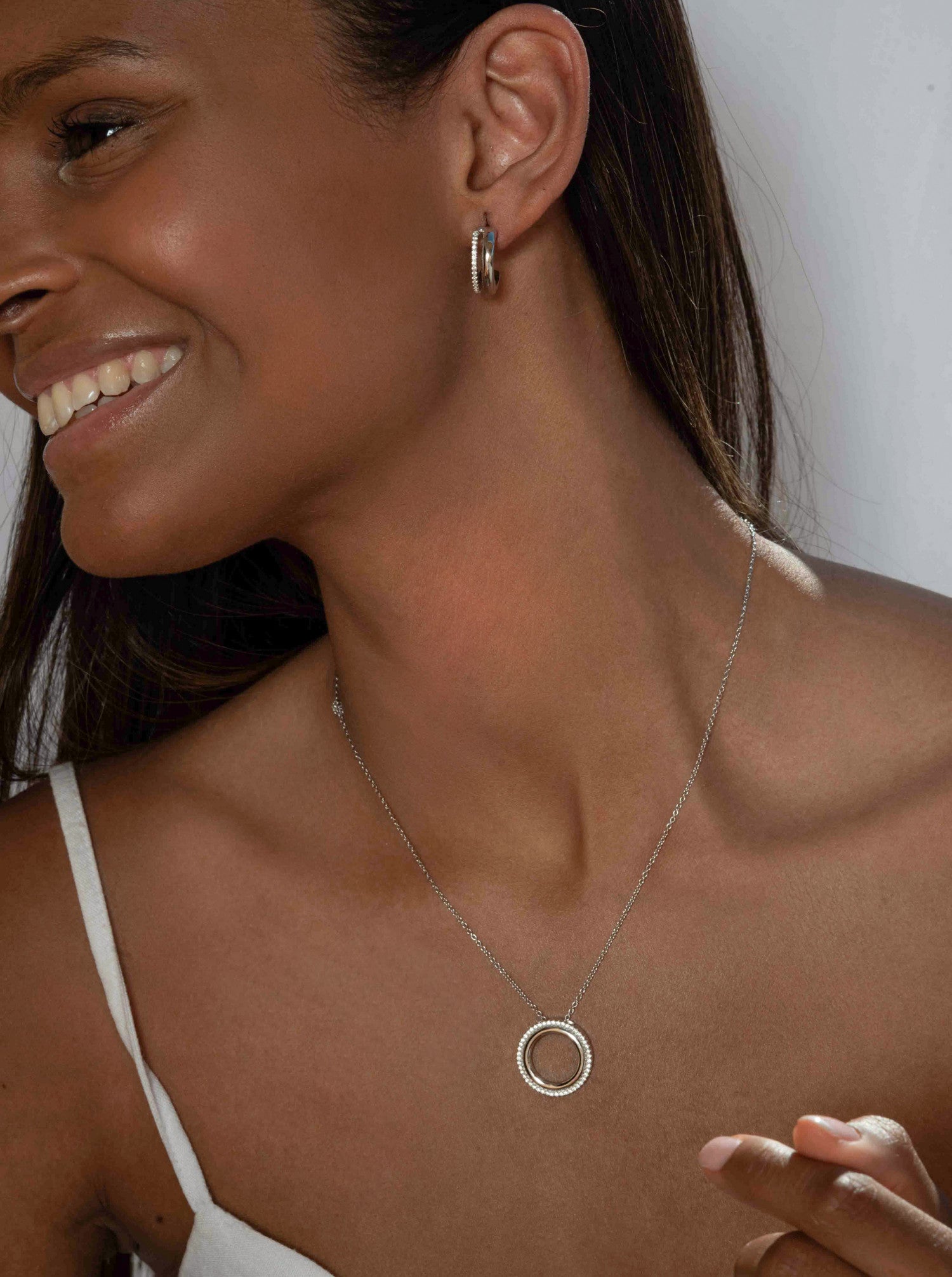 Collar circulo doble con circonitas