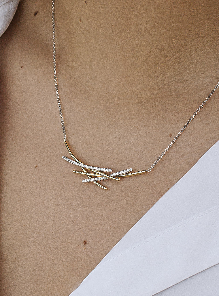 Collar de plata bicolor diseño lineal con circonitas