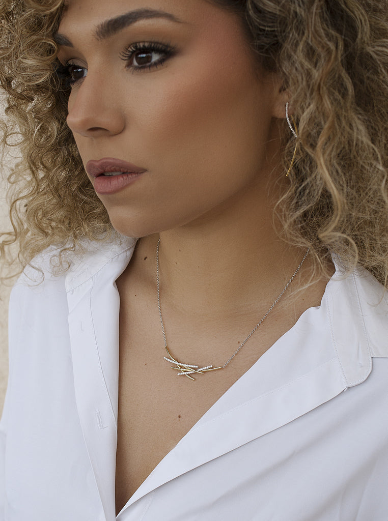 Collar de plata bicolor diseño lineal con circonitas