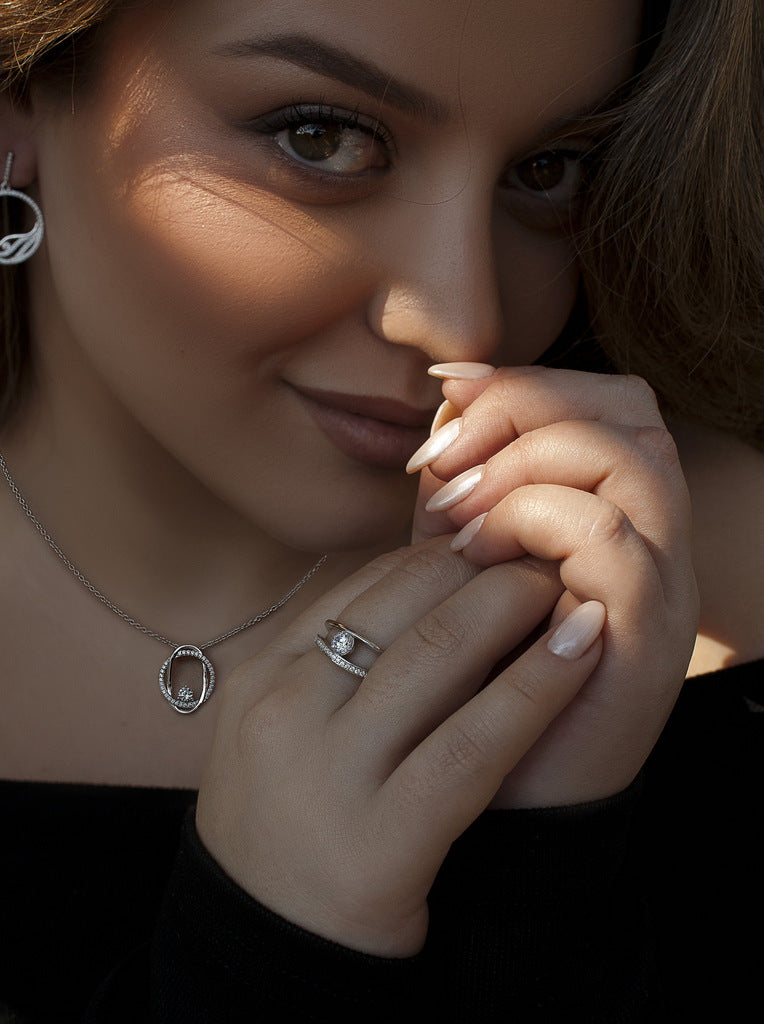 Collar de plata con circonitas dieseño eltralazado