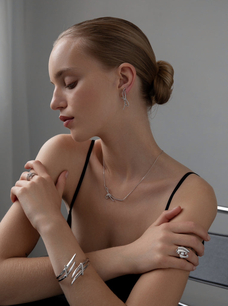 necklace made of silver with zirconias in the form of laces