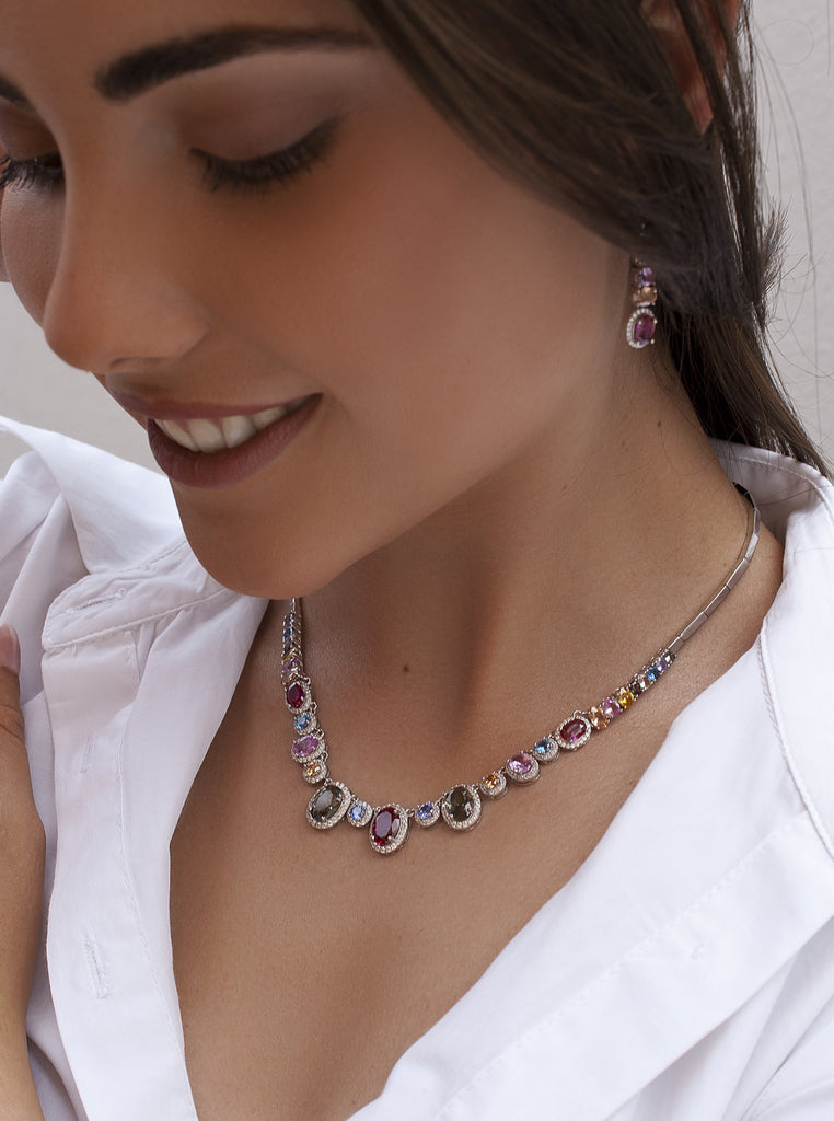Collar de plata con piedras multicolor – diseño joya de arcoíris