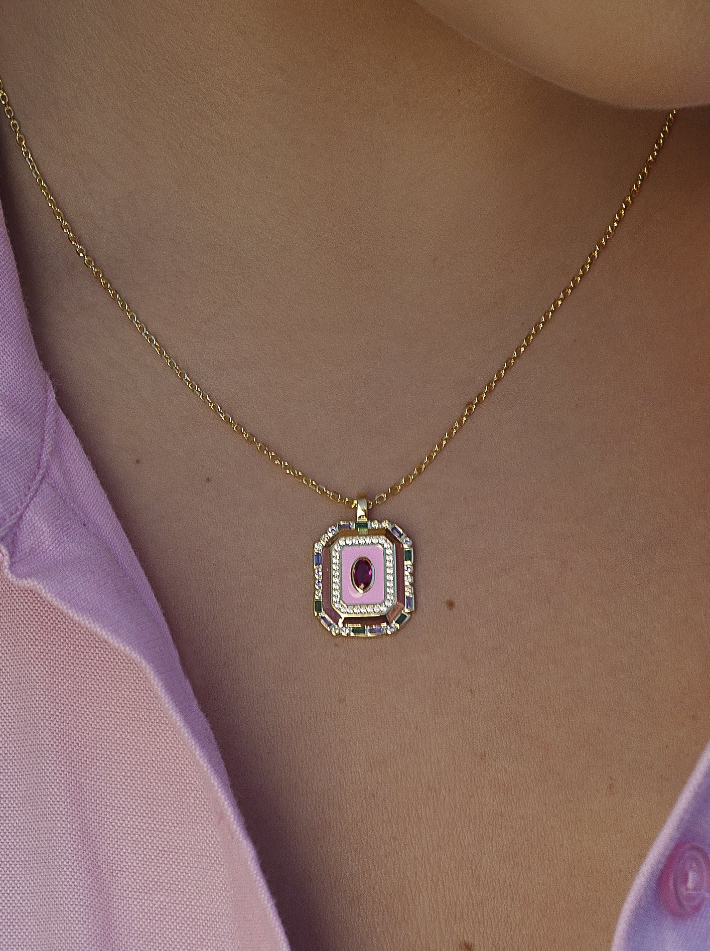 Collar medalla diseño octagonal con gemas y esmalte-LINEARGENT