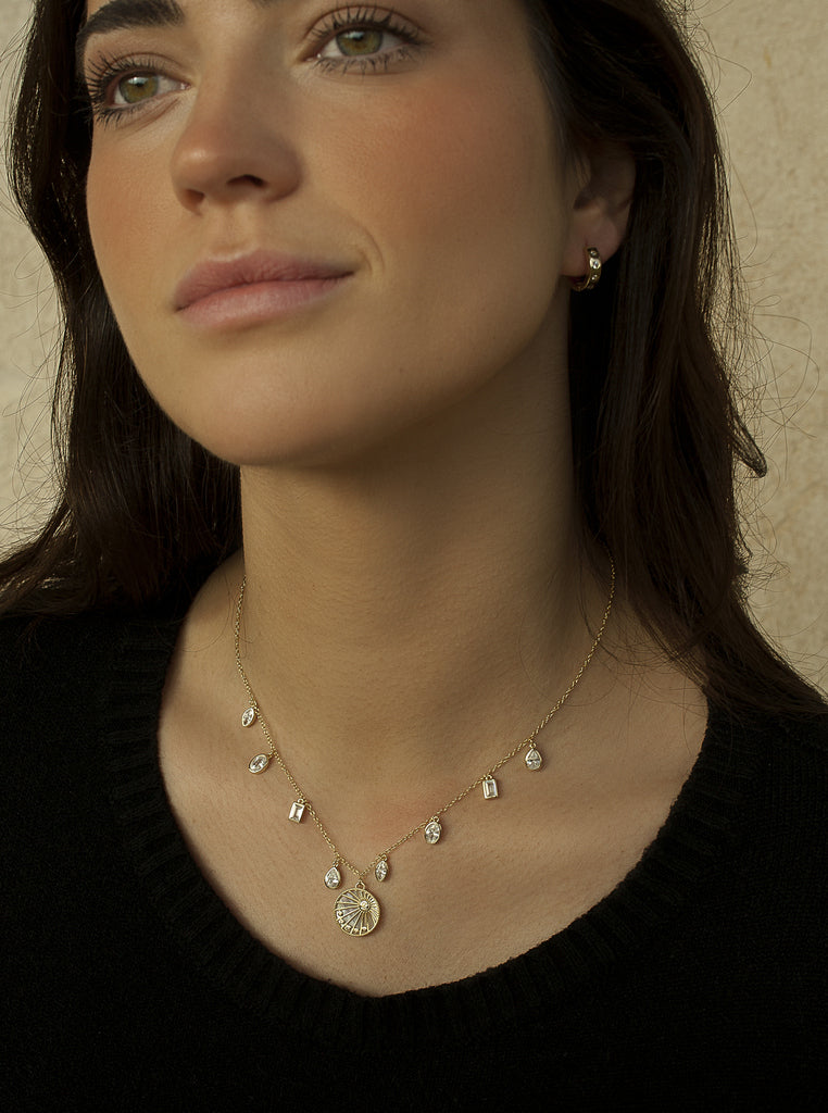 collier médaille plaqué or design céleste et LINEARGENT