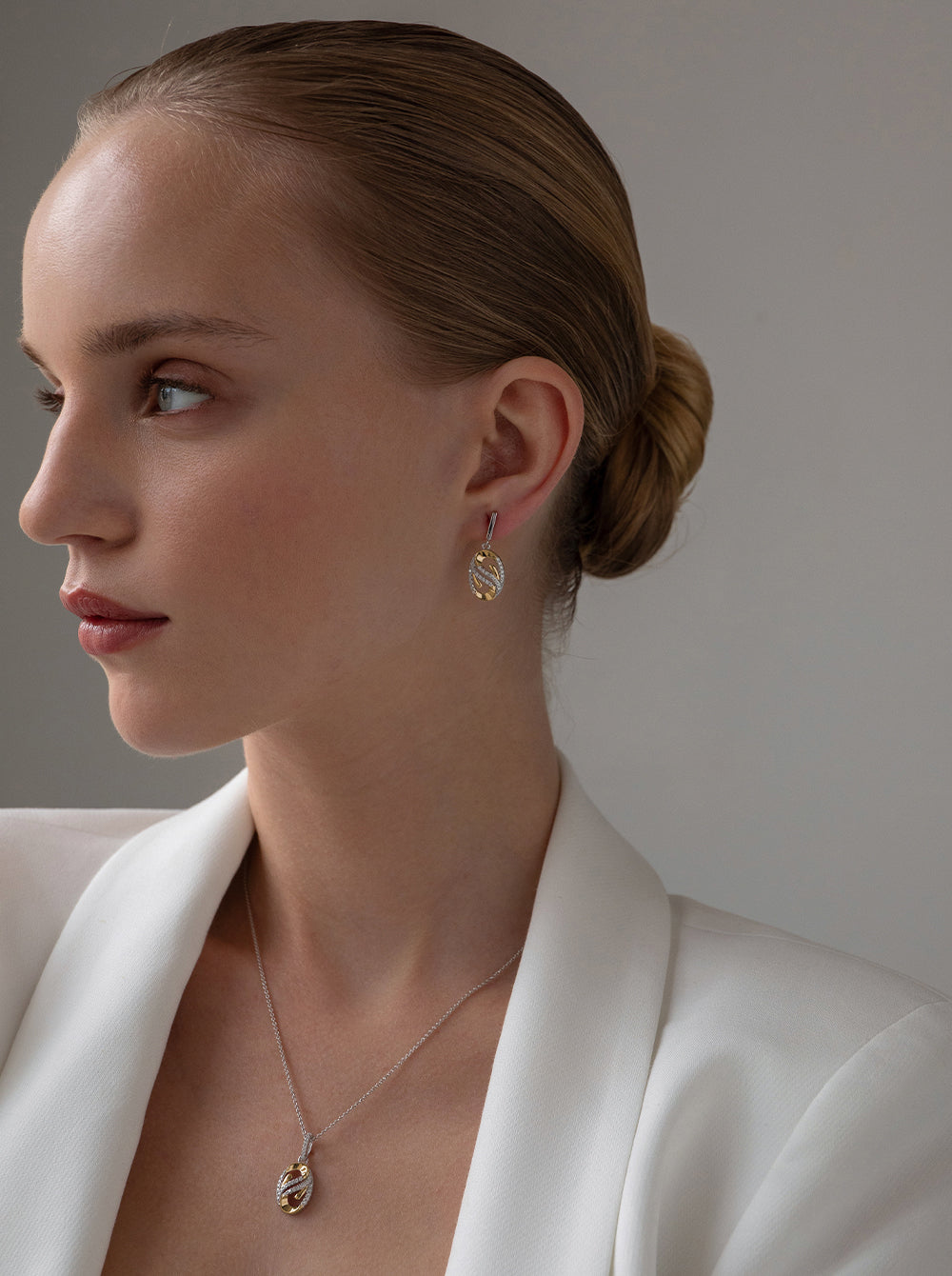 Collar pequeño de plata bicolor rosado con circonitas