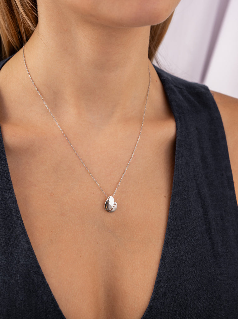 petit collier enargent en forme de goutte avec zircons