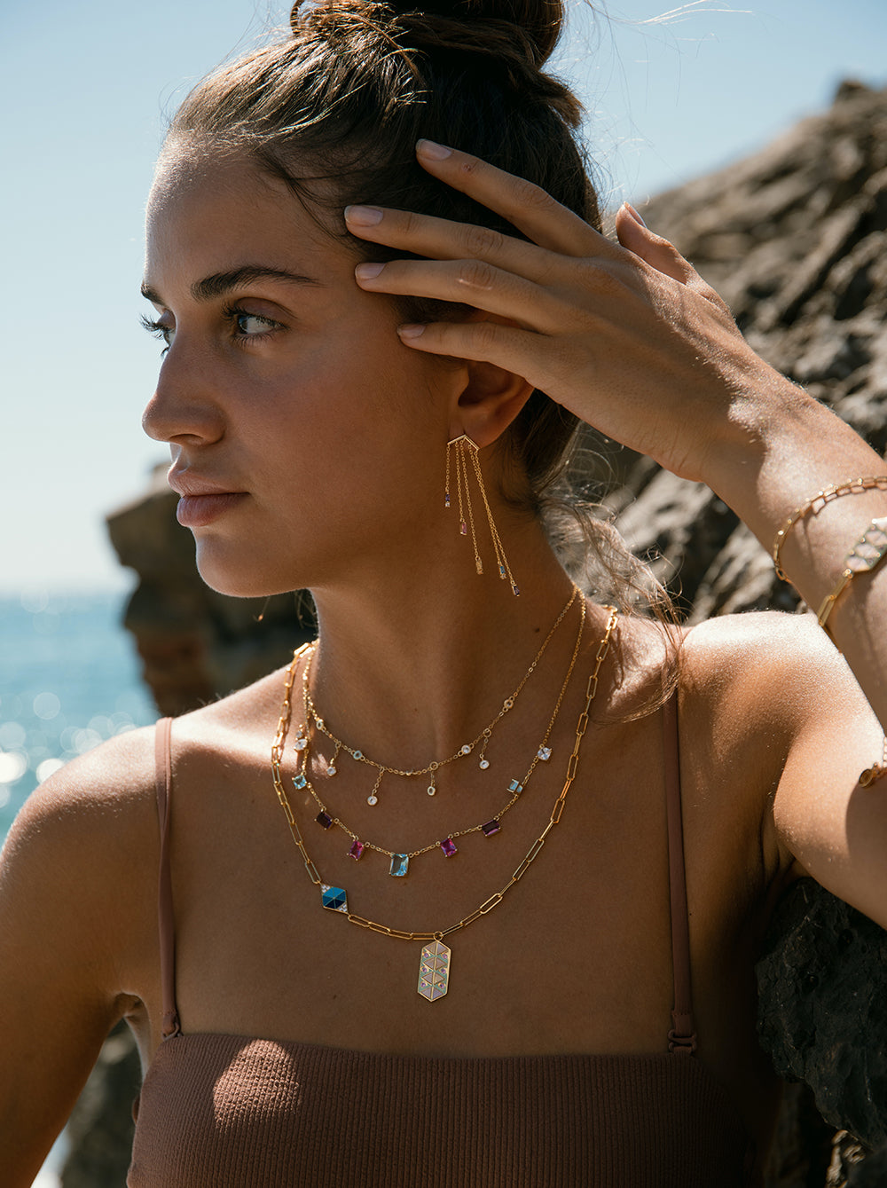 Collares con colgantes de plata con diseño de cascada de circonitas dorado