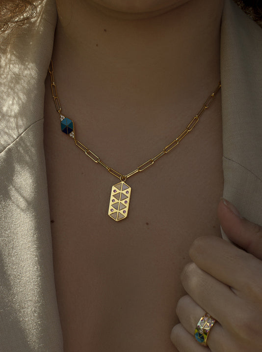 Collares con colgantes diseño paperclip con esmalte