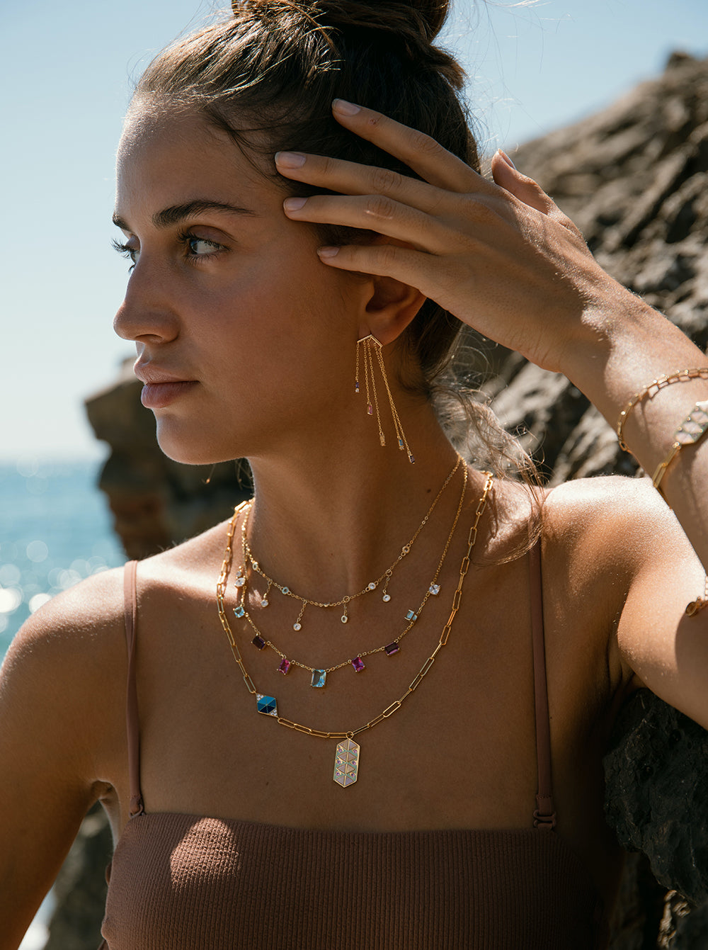 Collares con colgantes diseño paperclip con esmalte