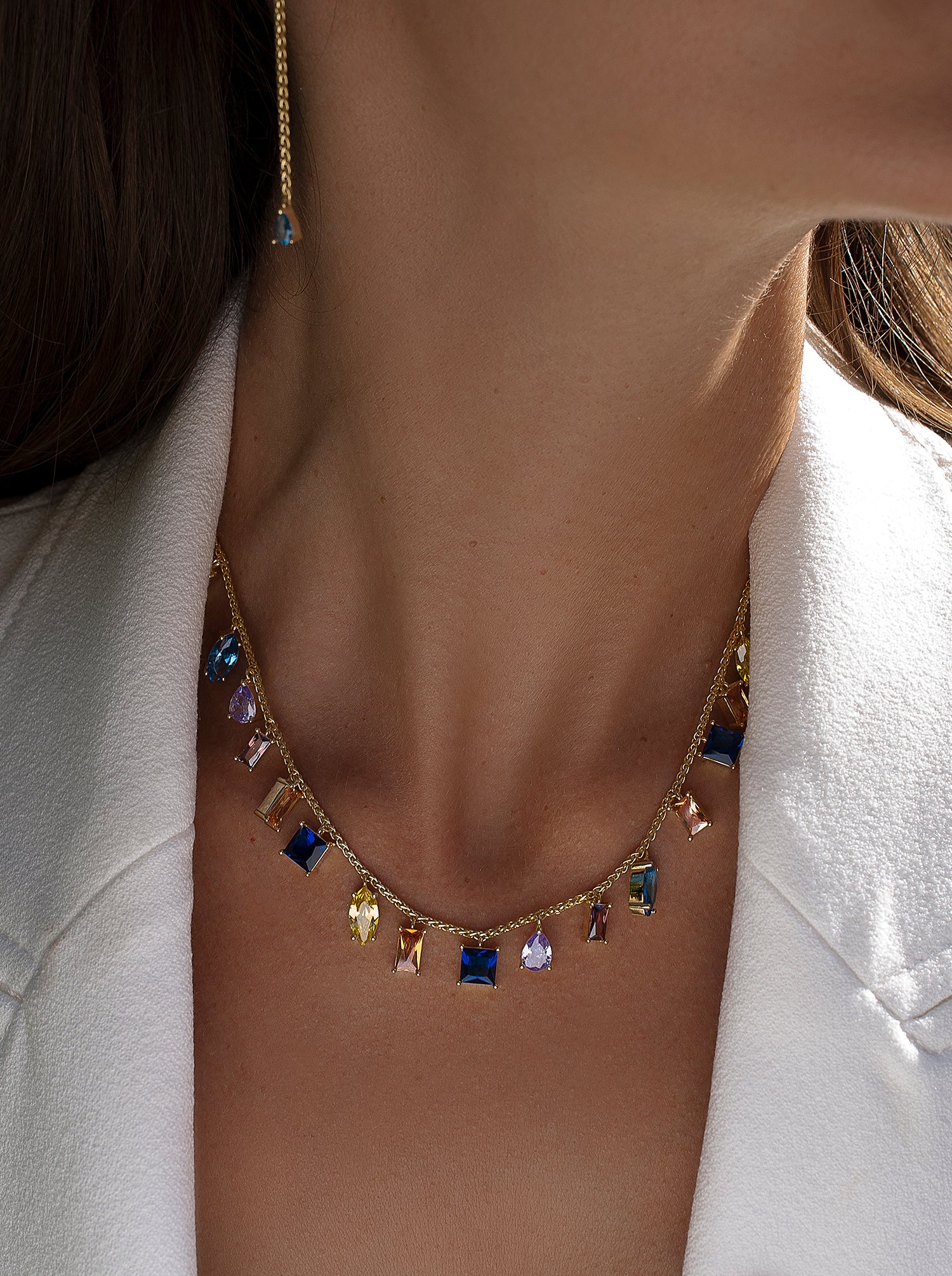 colliers pendentifs design pierres multicolores