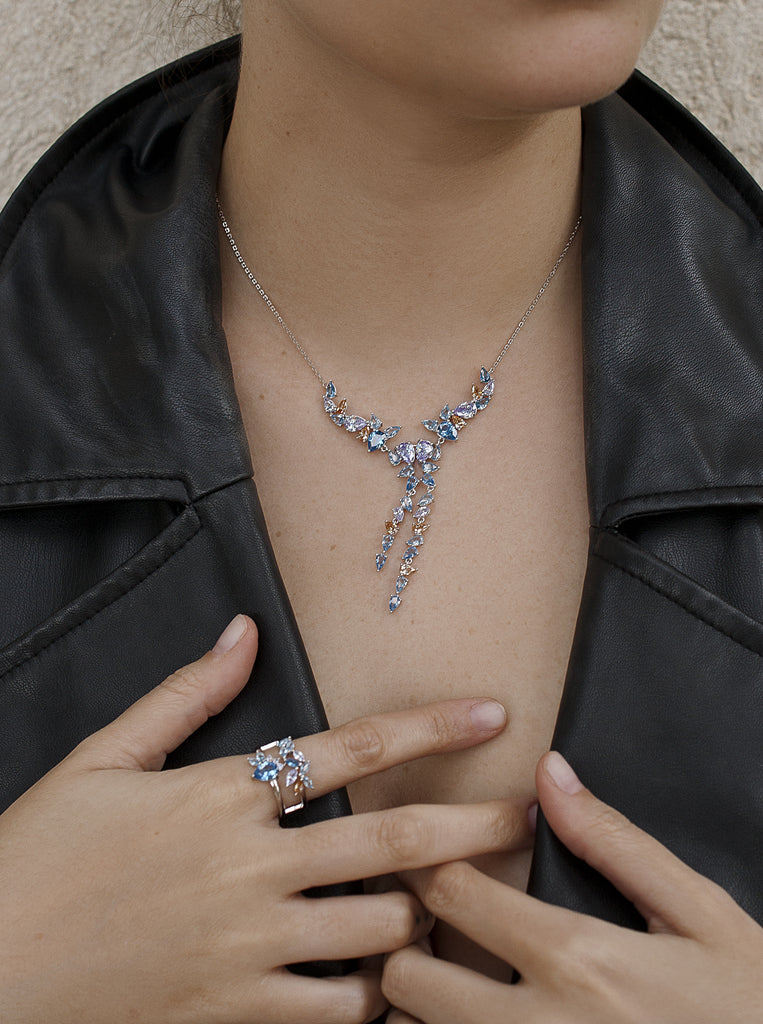 colliers avec pierres de design sophistiqué et LINEARGENT