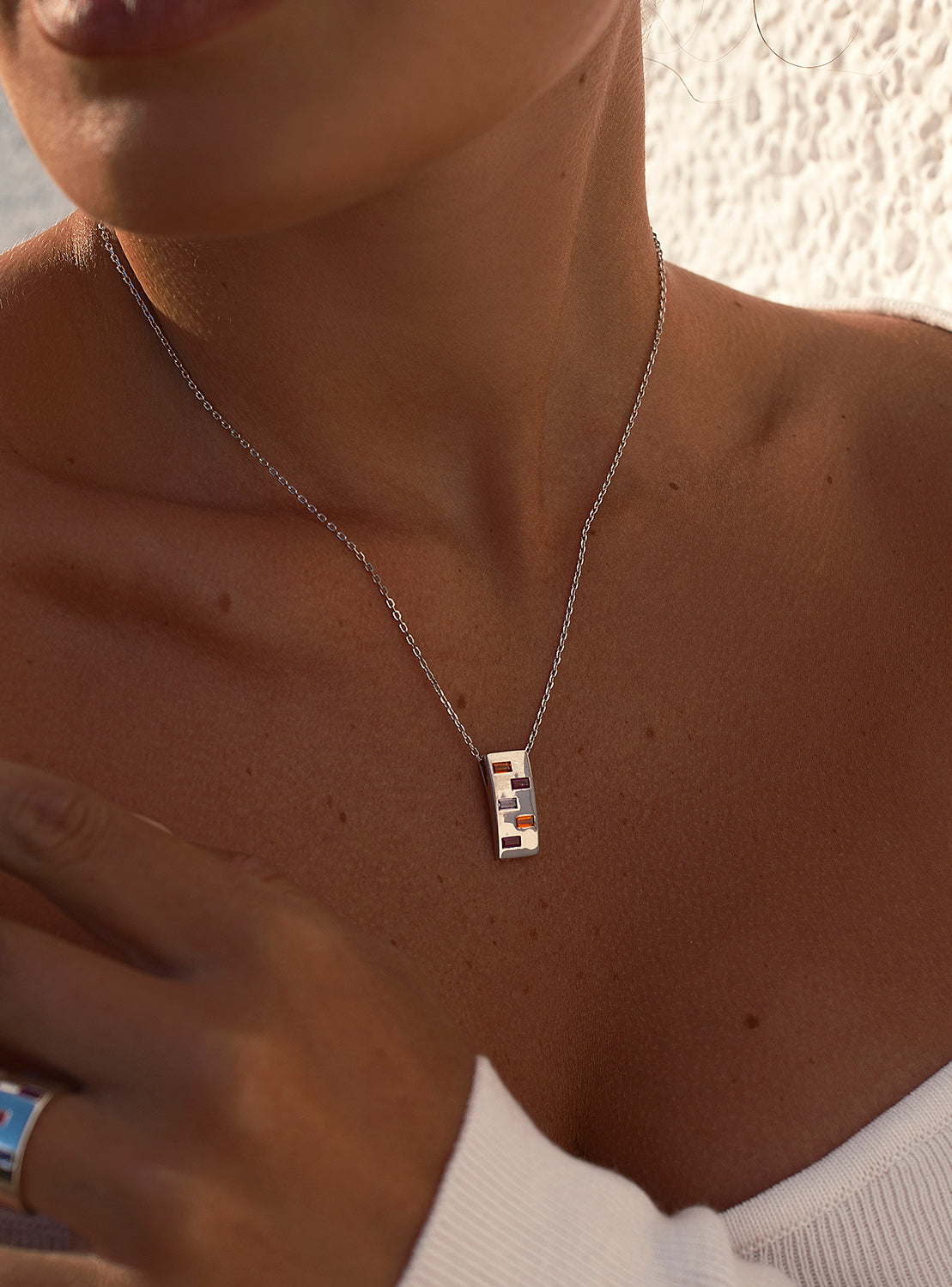 Collares con piedras diseño rectangular tonos brillantes