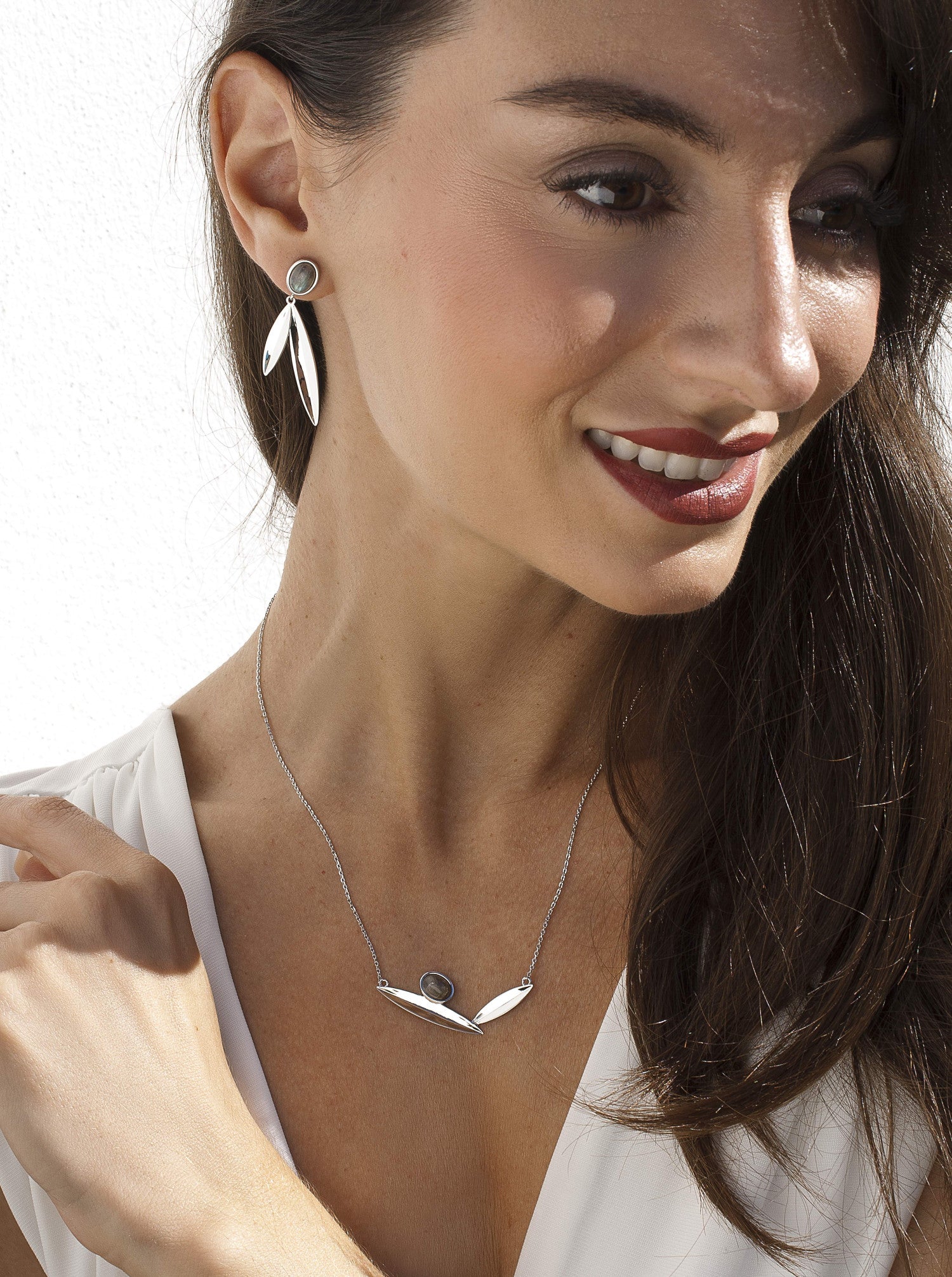 necklaces with stones labradorite in design of leaves