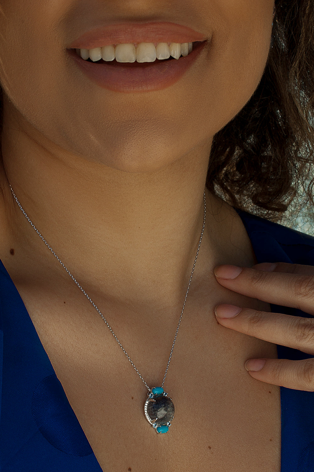 Collares con piedras naturales diseño circular con circonitas