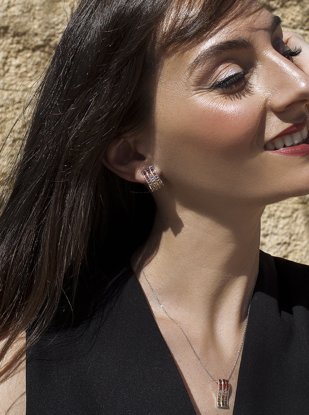 Collares con piedras triple raíl tonos cálidos