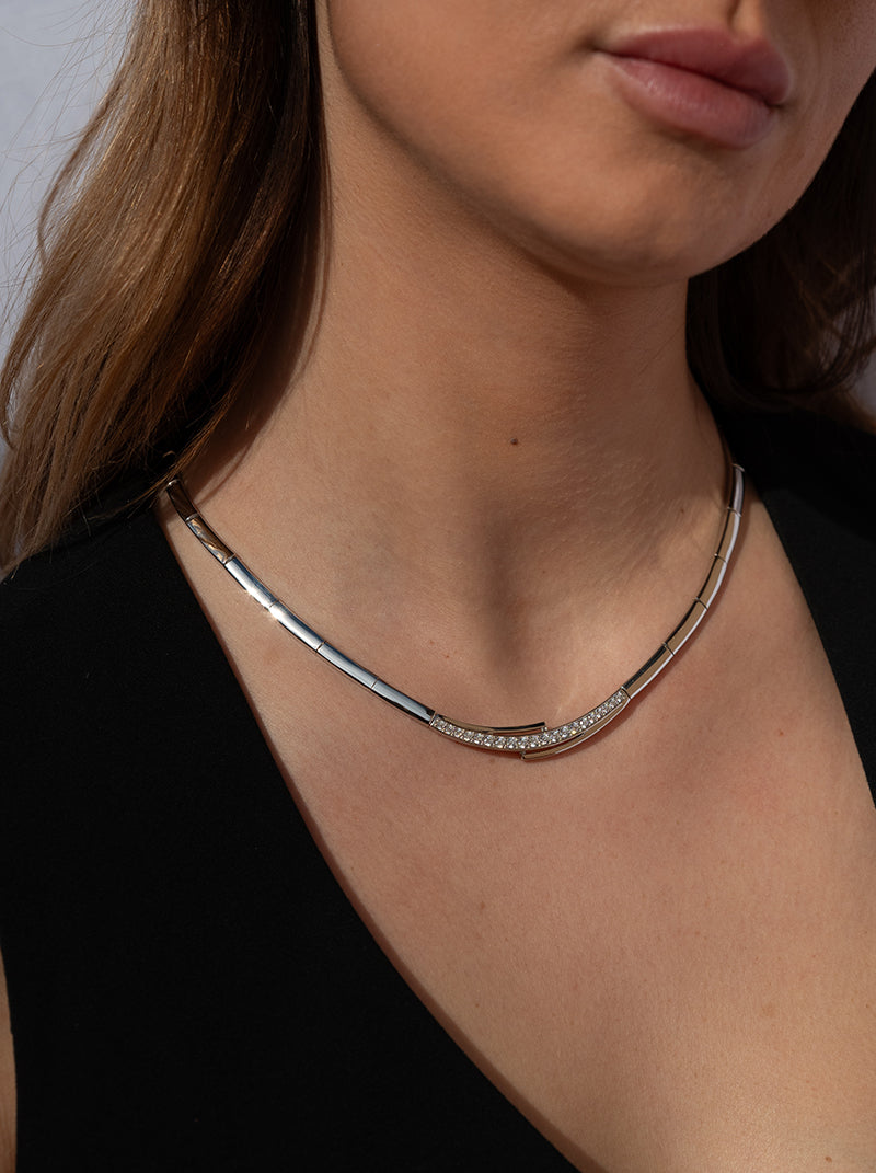 colliers fête argent de bandes latérales non finies avec détail central de  zirconsde zircons-LINEARGENT