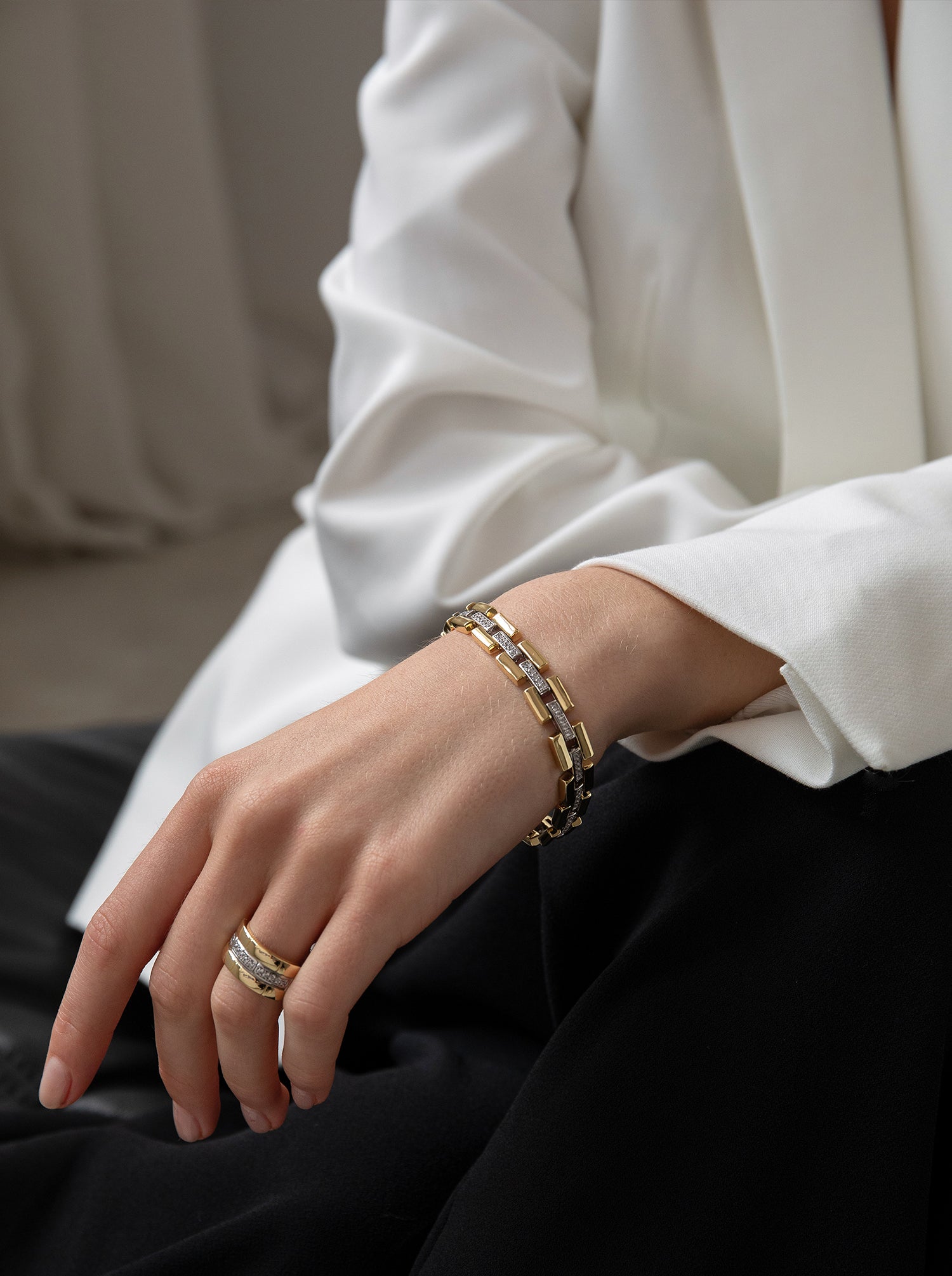 LINEARGENT_TWOTONE_GOLD_4_595eb8fc-1916-4a11-9521-09cd4e968120