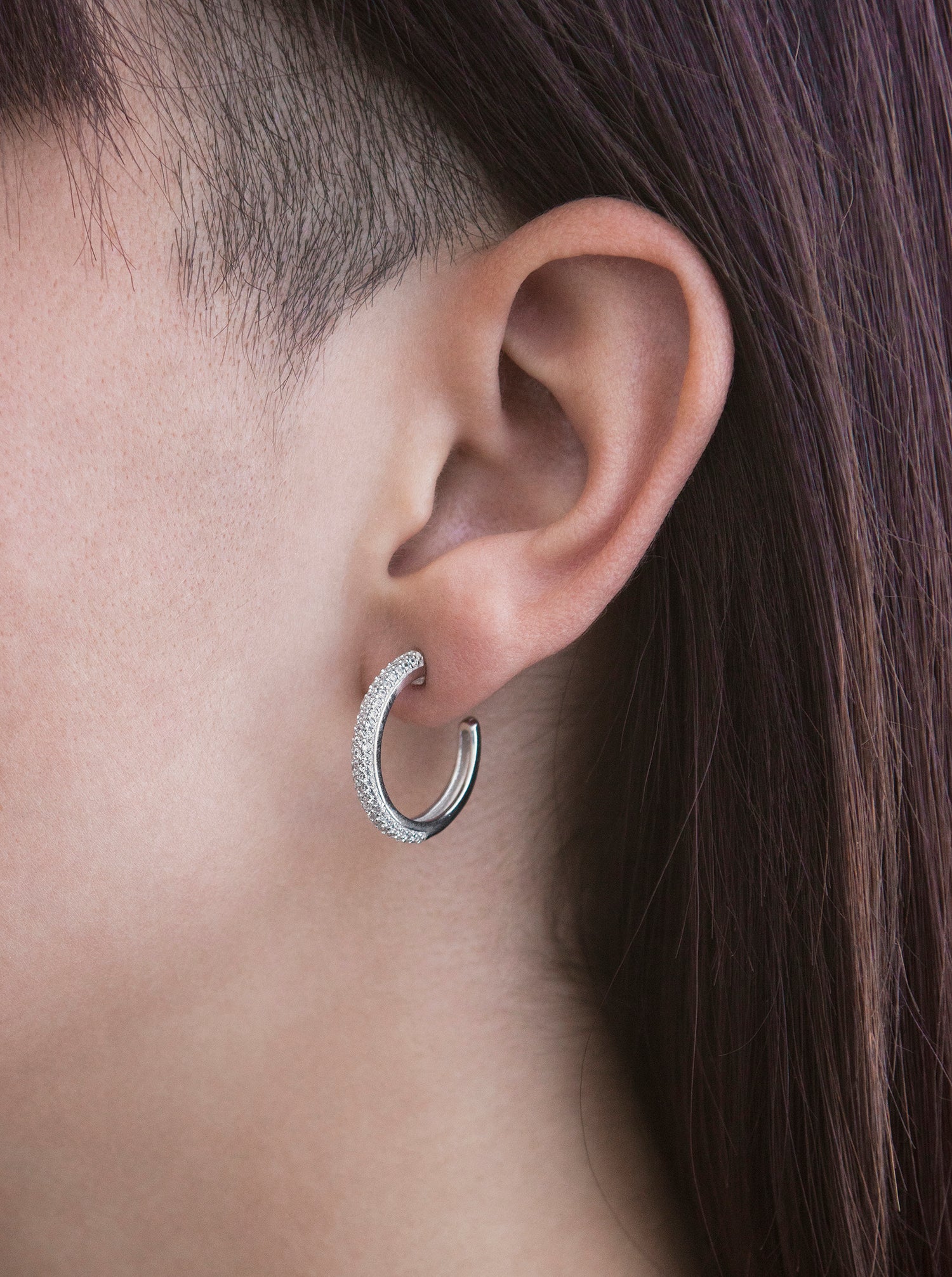 Boucles d'oreilles créole zircons modèle moyen blanc