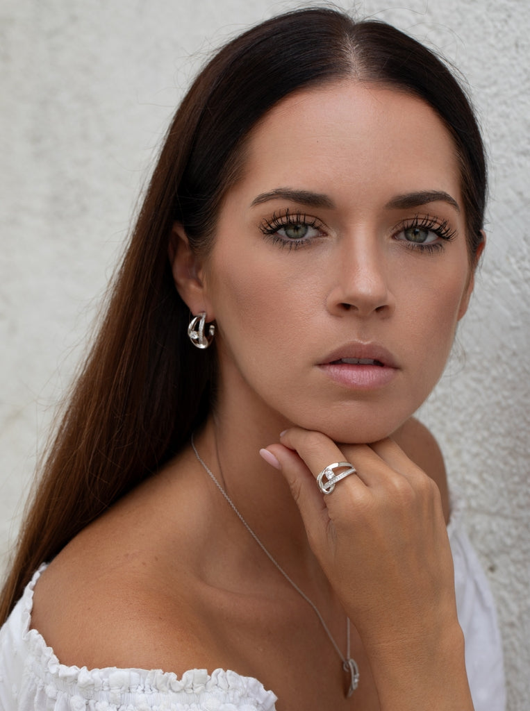 Boucles d'oreillesavec zircon central et mini zircon zircons côtés