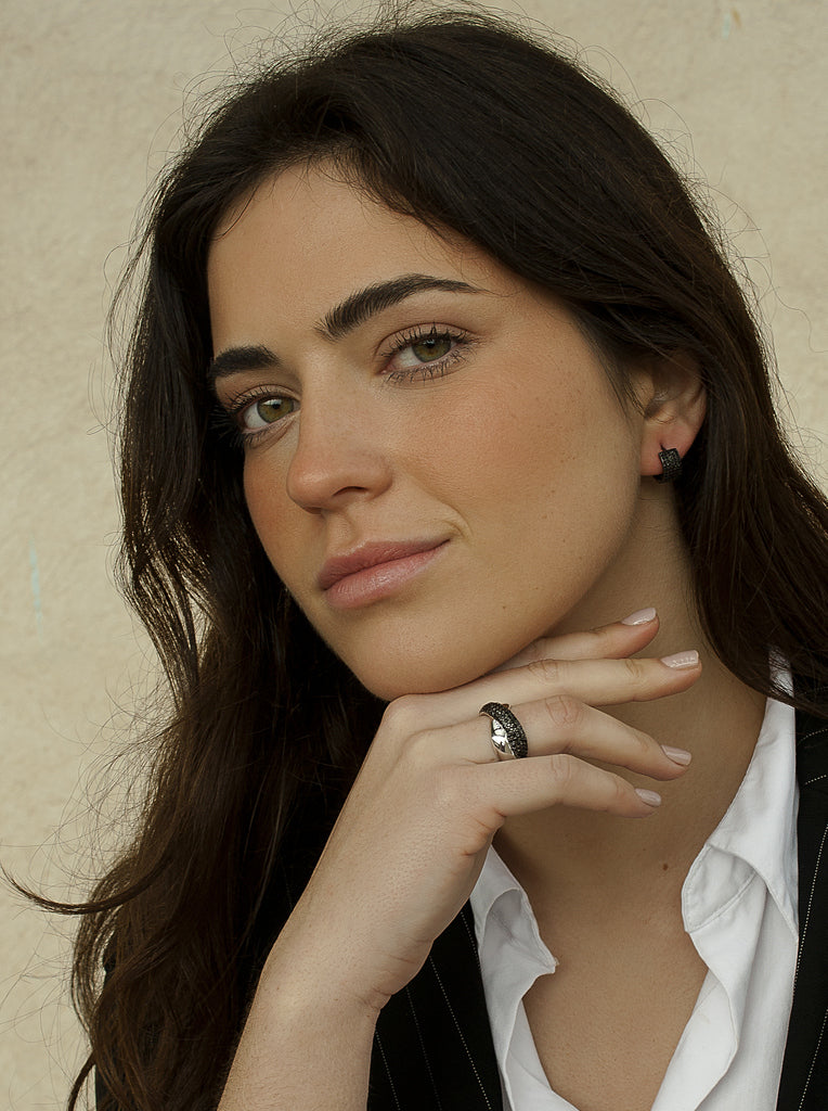 Boucles d'oreilles créole avec zircons noir sur LINEARGENT