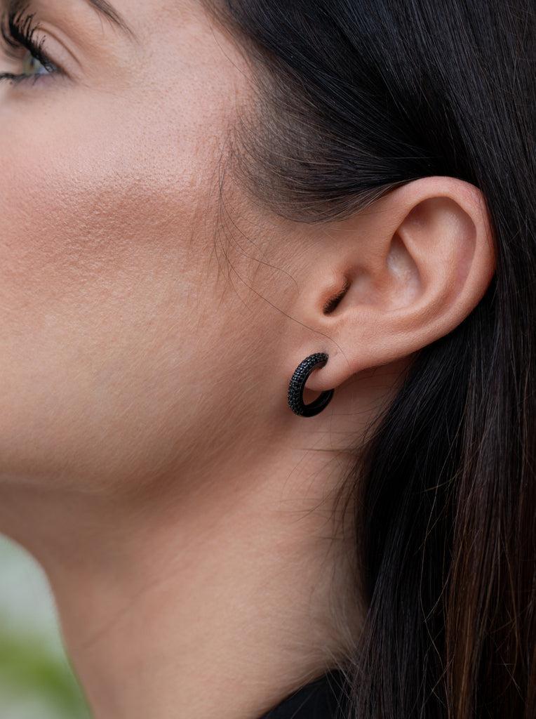 Boucles d'oreilles créole avec zircons petit modèle noir