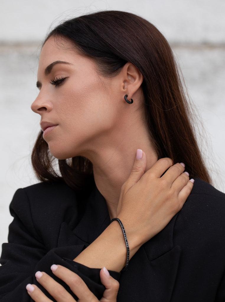 Boucles d'oreilles créole avec zircons petit modèle noir