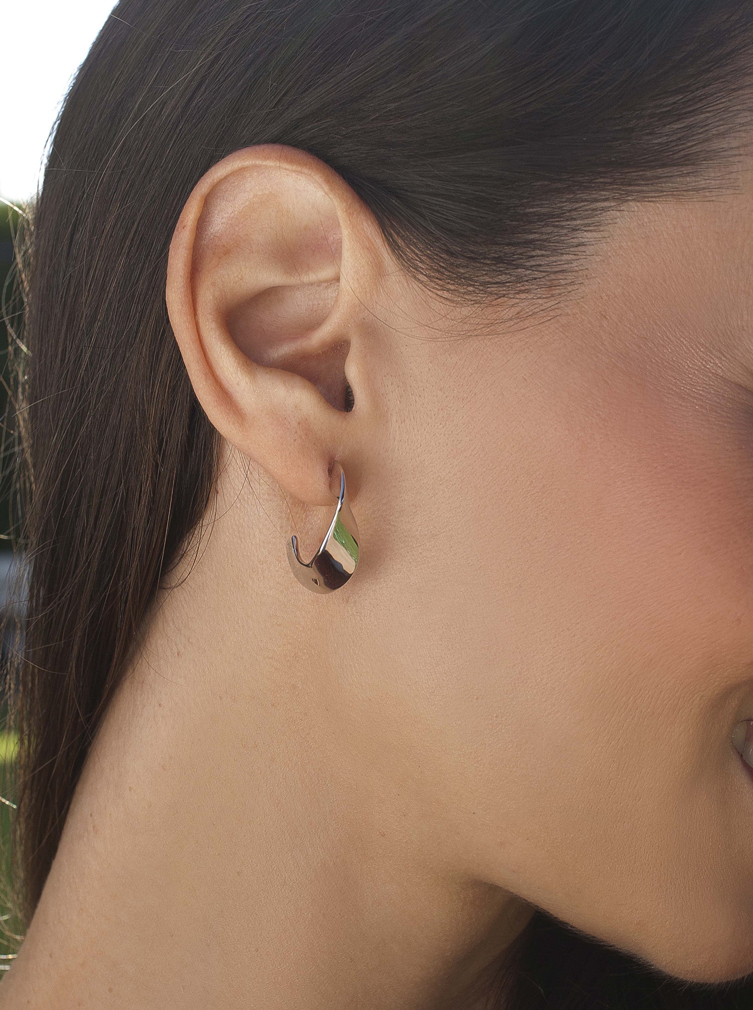 earrings hoop silver with design wavy