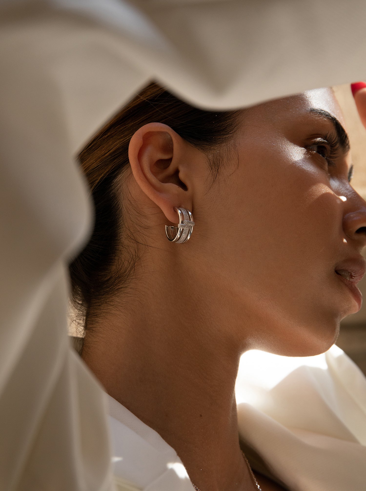 Pendientes aro de plata diseño hebilla con circonitas