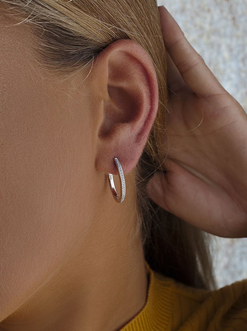 Pendientes aro de plata diseño ovalado con circonitas