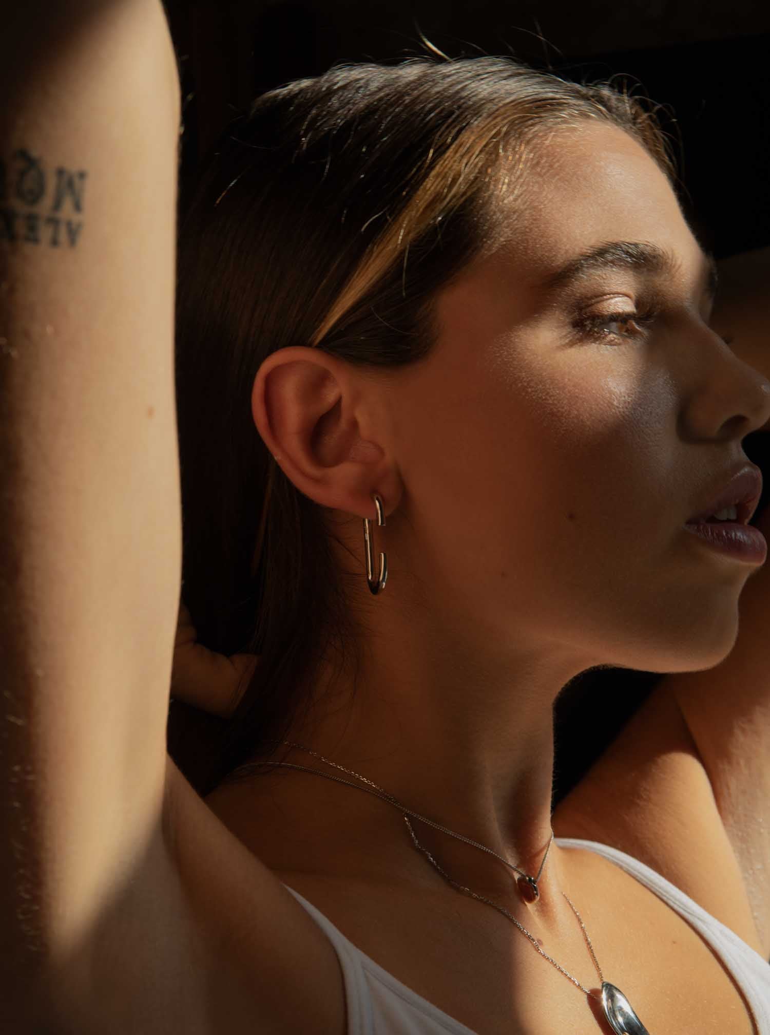 Pendientes aro de plata originales diseño ovalado y abierto