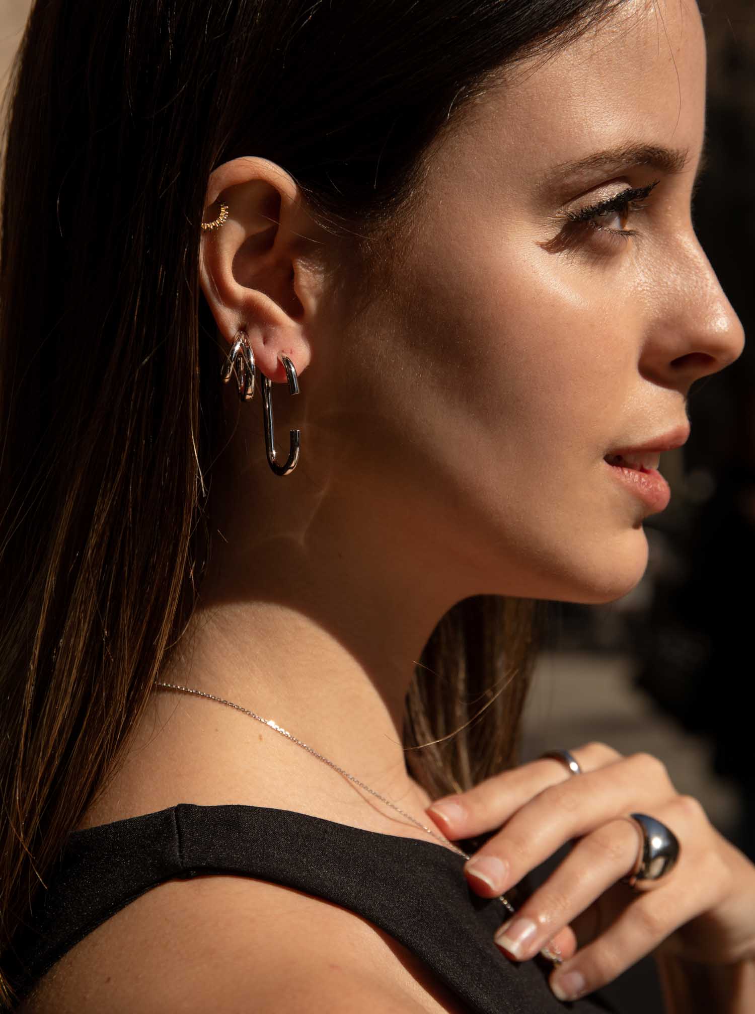 Pendientes aro de plata originales diseño ovalado y abierto