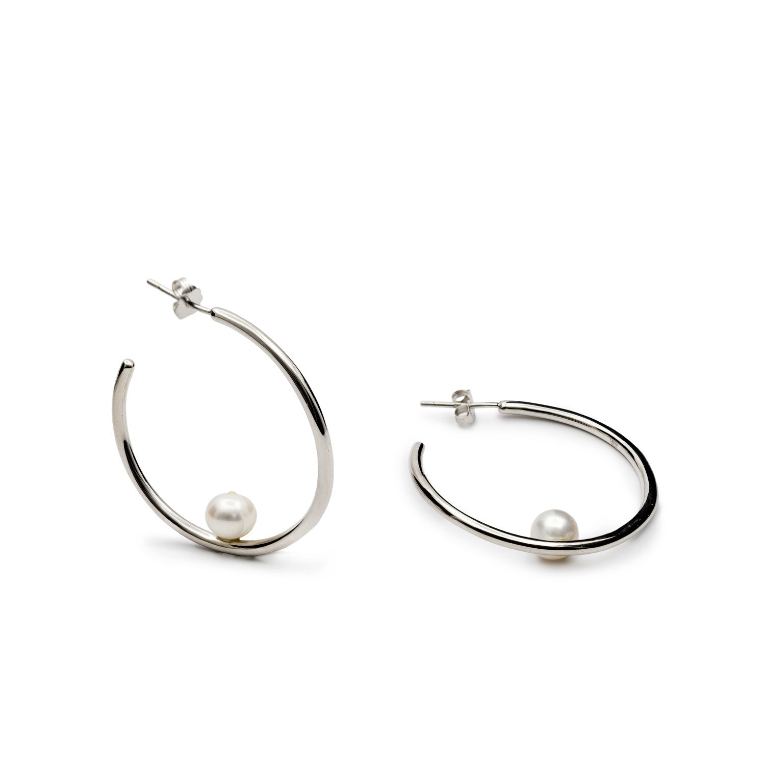 Pendientes aro diseño moderno con detalle de perla