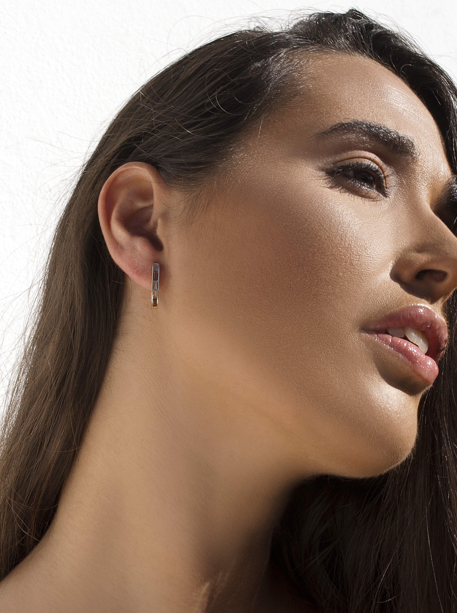 Pendientes aro diseño rectangular piedras tonos neutros-LINEARGENT