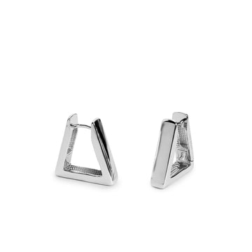 Pendientes aro de plata diseño triangular minimalista