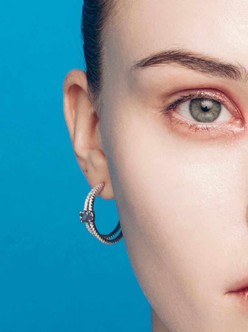 Pendientes aro motivo central de cuarzo adamantino azul y circonitas-LINEARGENT