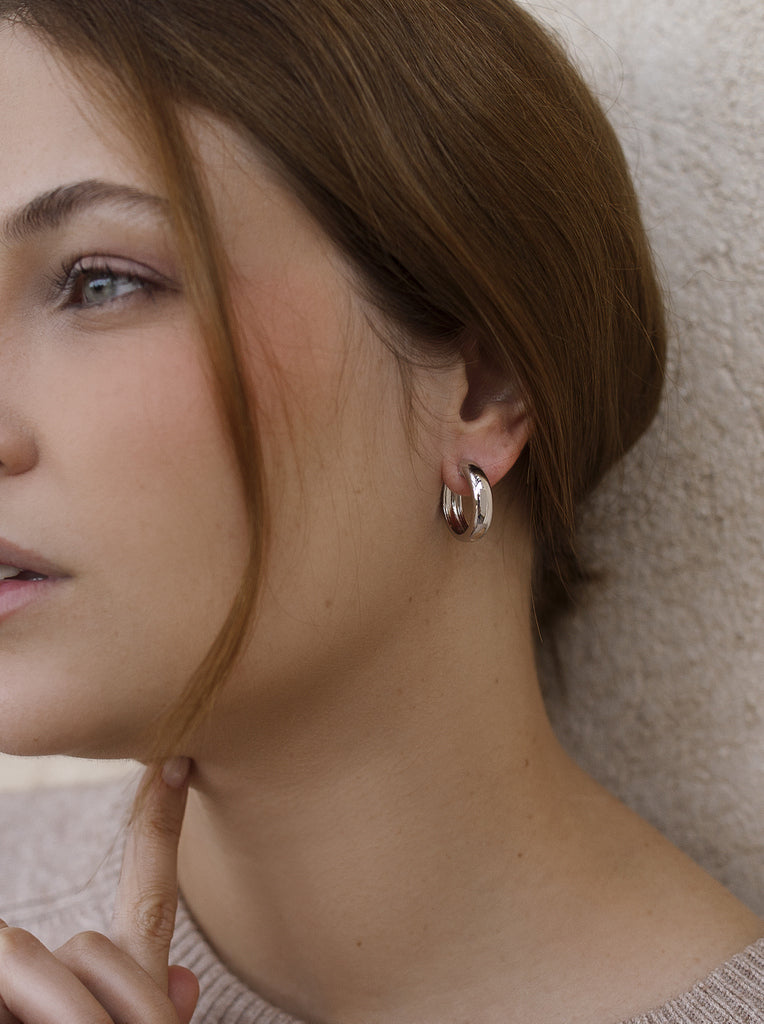 Pendientes aro pequeños en tallo rectangular