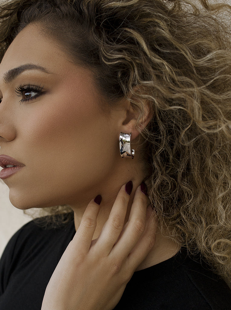 créoles ouvertes de argent avec design LINEARGENT