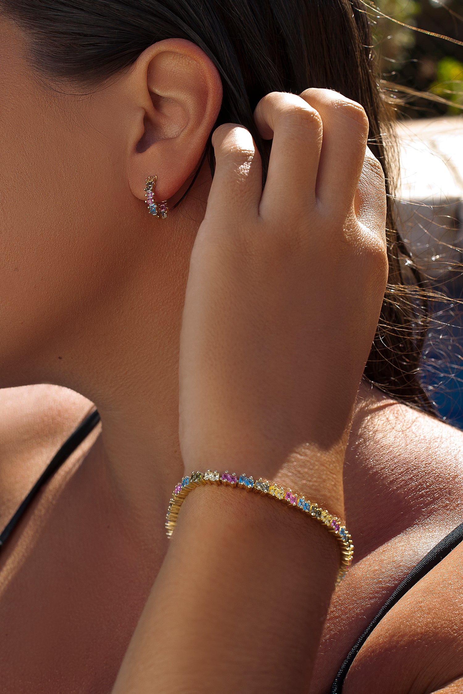 Pendientes aros de plata con piedras pequeñas multicolores